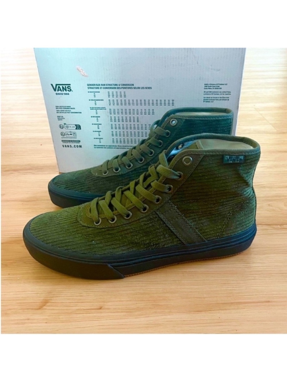 Vans Crockett High Pro Decon
- Olive/ Black Corduroy Women
8.0 US Mens 6.5US